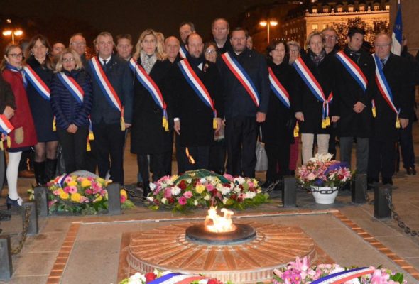 Cérémonie de ravivage de la flamme du soldat inconnu à l’Arc de Triomphe avec les élus de Haute-Savoie
