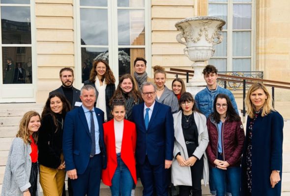 Accueil de jeunes de Haute-Savoie venus visiter l’Assemblée nationale par l’intermediaire de la JCE d’Annecy